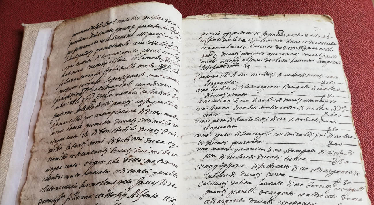 Una veste di seta color susì